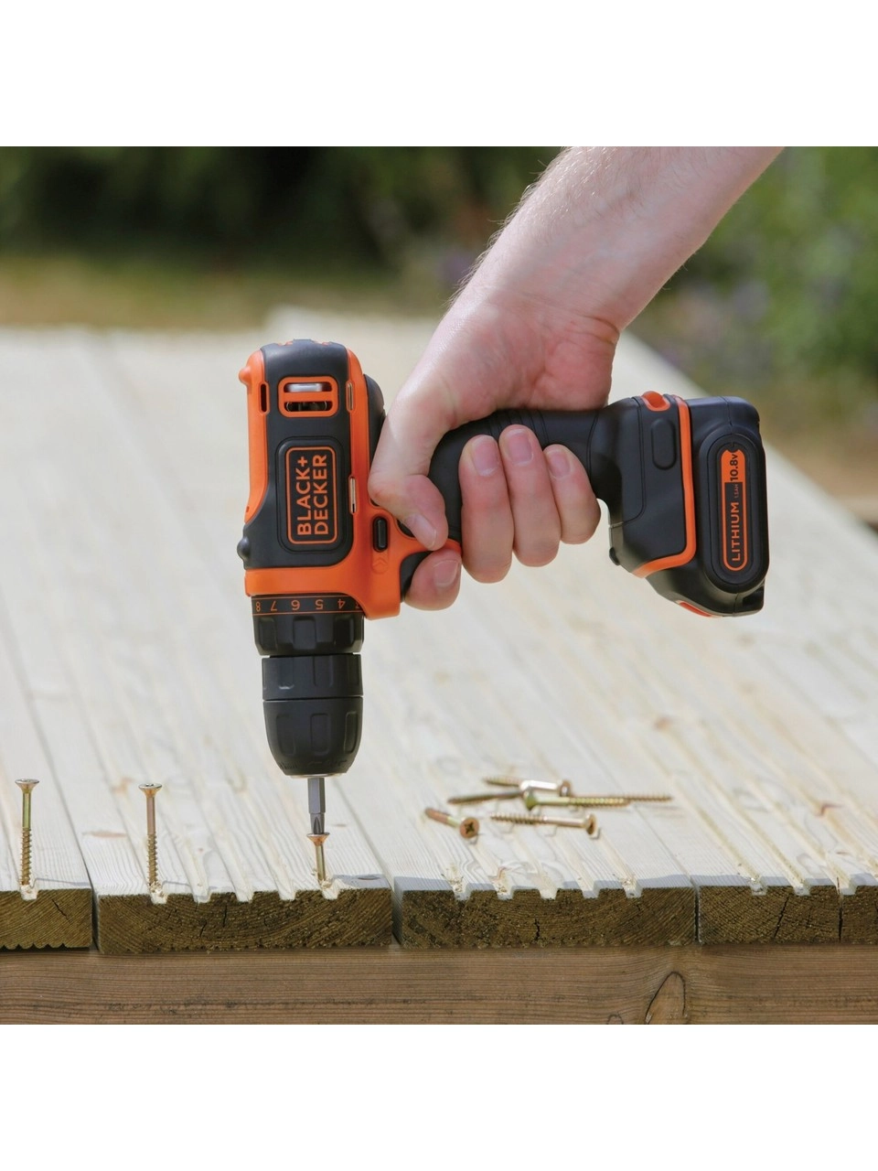 Black & Decker BDCDD12BAFC-QW 10.8V 1.5Ah Li-Ion Şarjlı Matkap Vidalama,Taşıma Çantası,100 Parça Aks. Seti