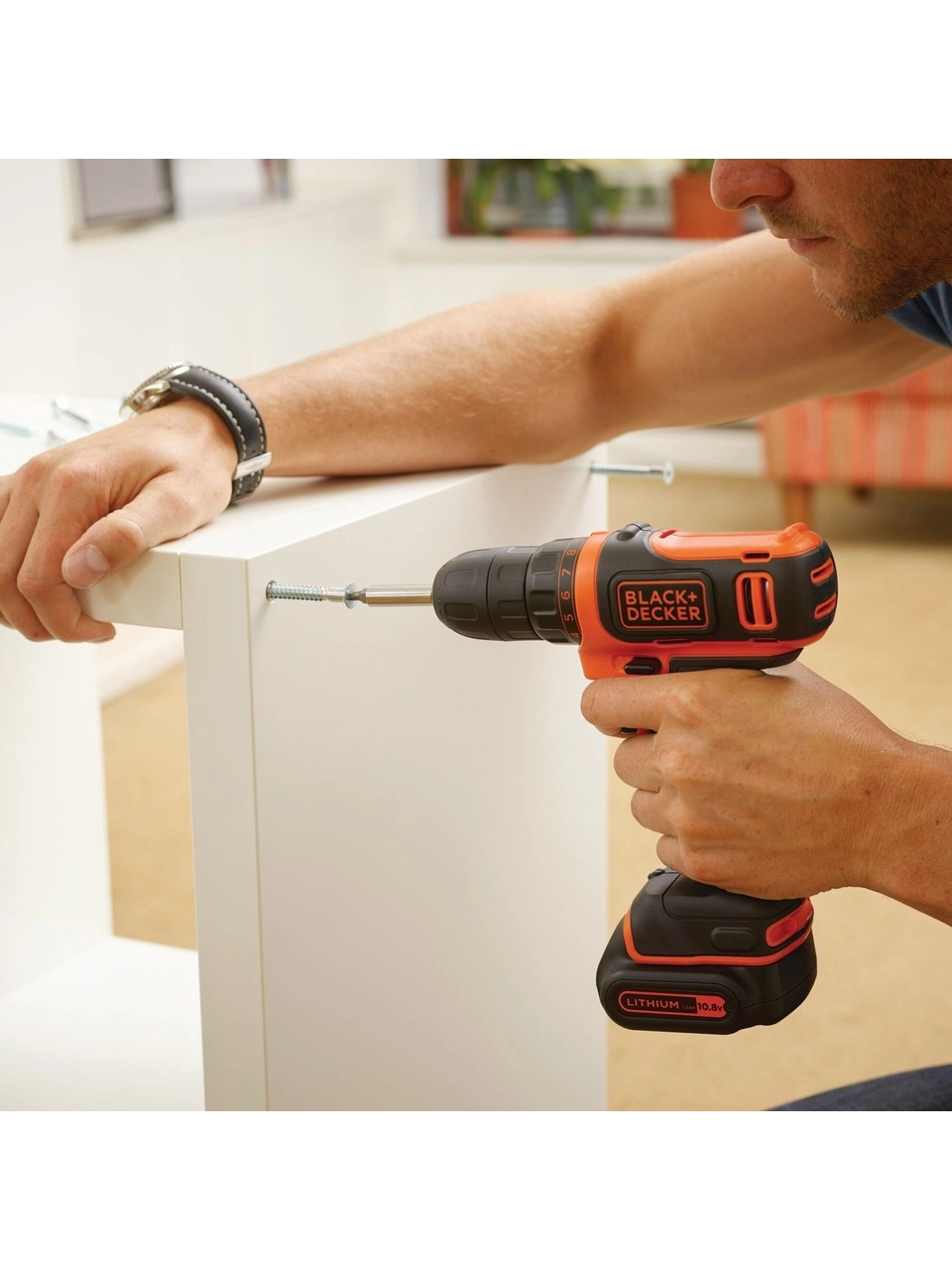 Black & Decker BDCDD12BAFC-QW 10.8V 1.5Ah Li-Ion Şarjlı Matkap Vidalama,Taşıma Çantası,100 Parça Aks. Seti