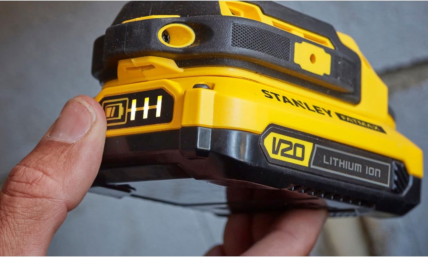 Stanley%2018%20V%20Çift%20Akülü%201.5%20Ah%20Darbeli%20Matkap%20-%20SCD711C2K