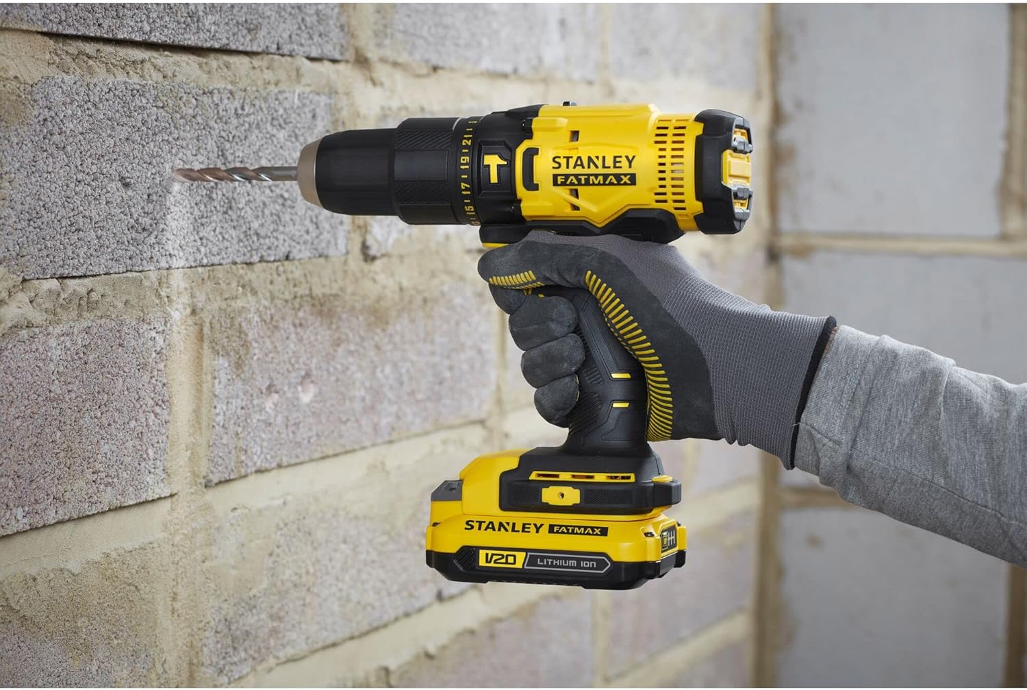 Stanley%2018%20V%20Çift%20Akülü%201.5%20Ah%20Darbeli%20Matkap%20-%20SCD711C2K