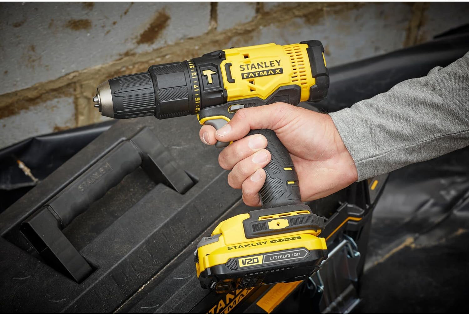 Stanley%2018%20V%20Çift%20Akülü%201.5%20Ah%20Darbeli%20Matkap%20-%20SCD711C2K